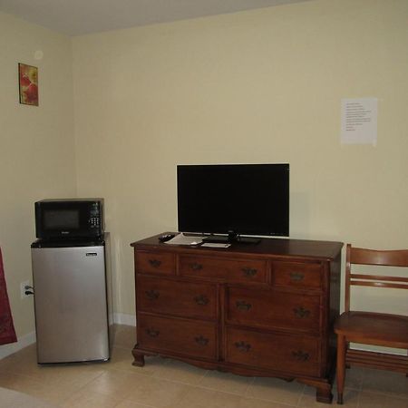 Misquamicut Beach Front Inn Уэстерли Экстерьер фото
