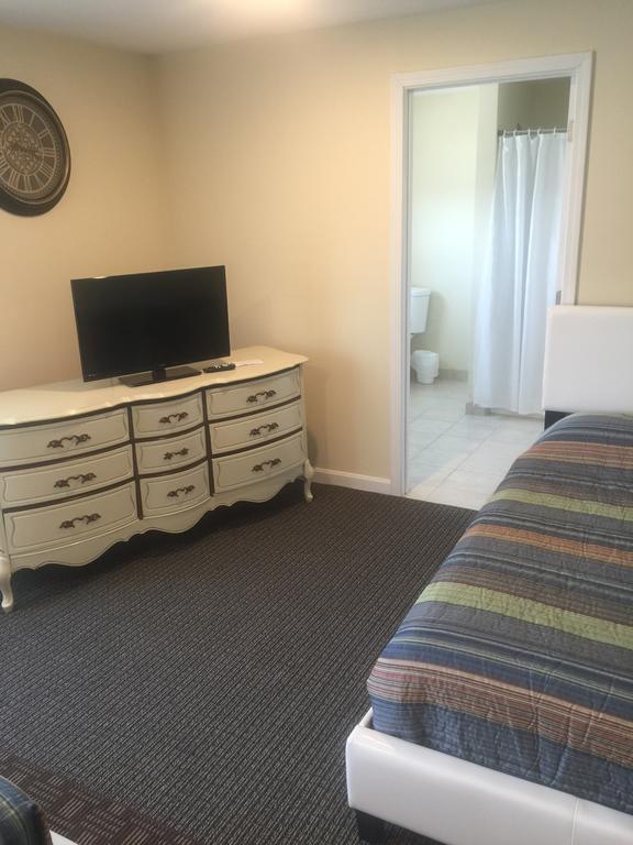 Misquamicut Beach Front Inn Уэстерли Экстерьер фото