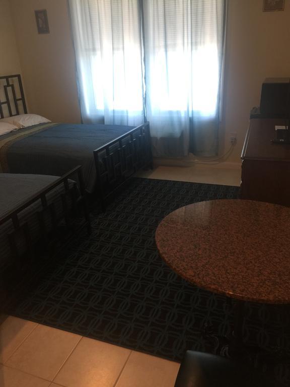 Misquamicut Beach Front Inn Уэстерли Экстерьер фото