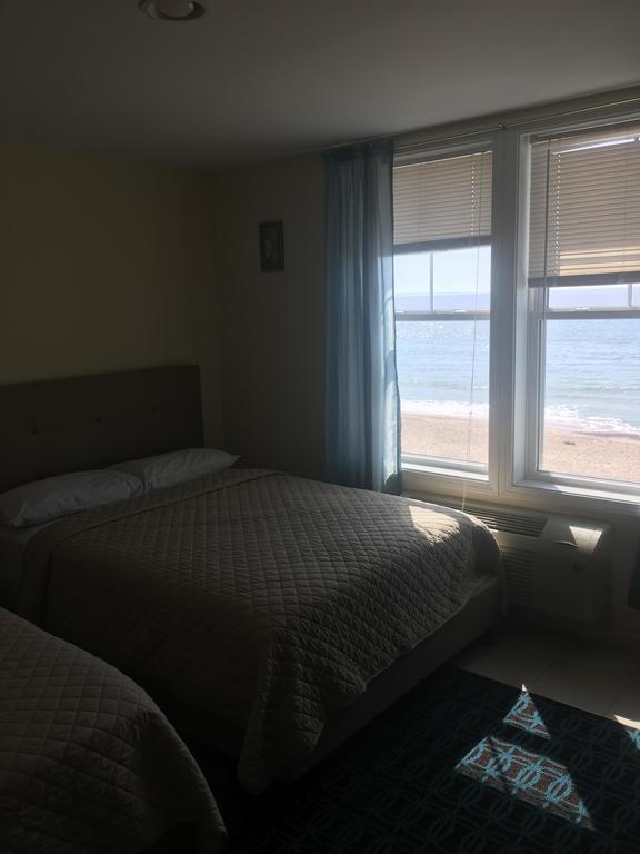 Misquamicut Beach Front Inn Уэстерли Экстерьер фото