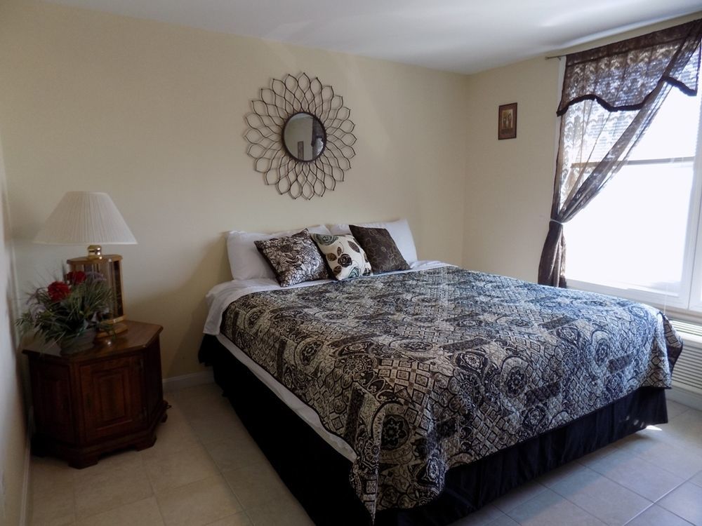 Misquamicut Beach Front Inn Уэстерли Экстерьер фото