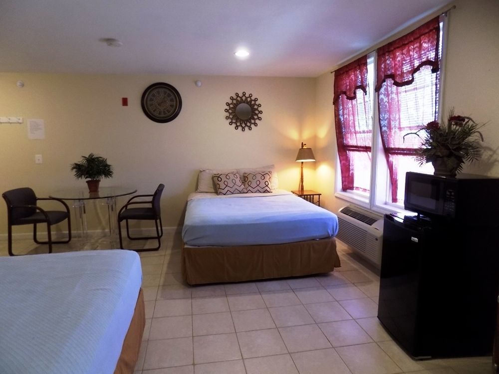 Misquamicut Beach Front Inn Уэстерли Экстерьер фото