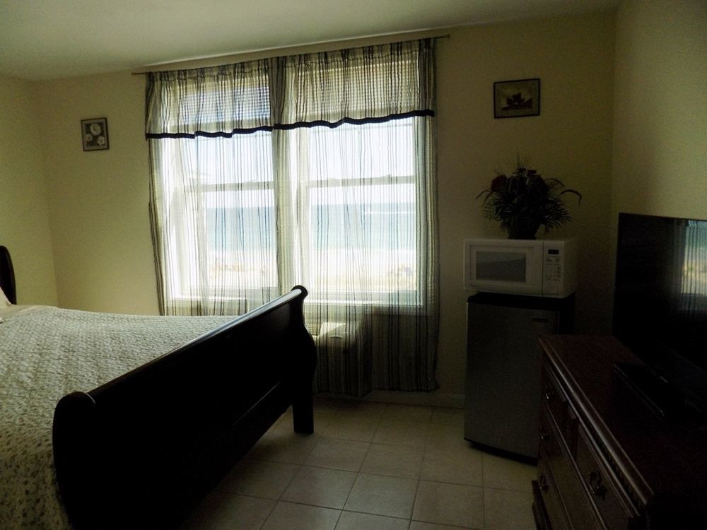 Misquamicut Beach Front Inn Уэстерли Экстерьер фото