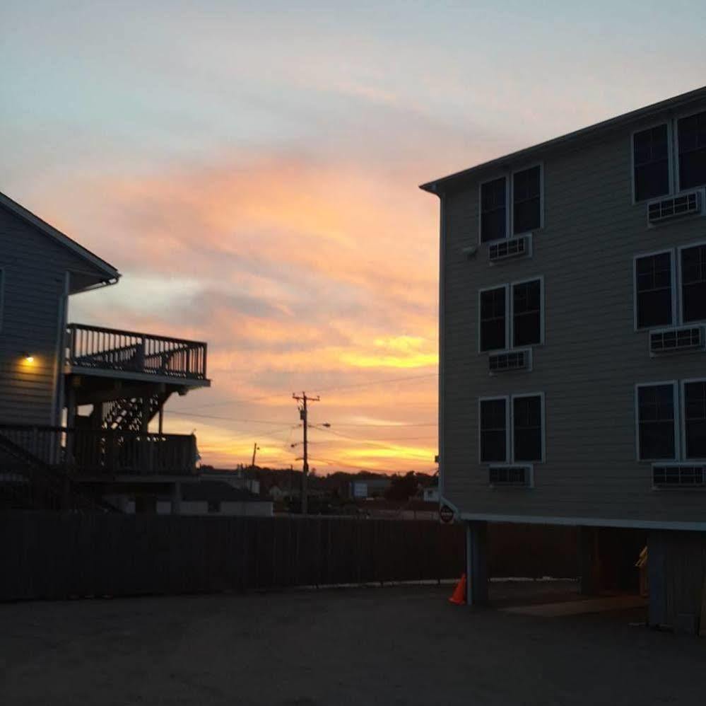 Misquamicut Beach Front Inn Уэстерли Экстерьер фото