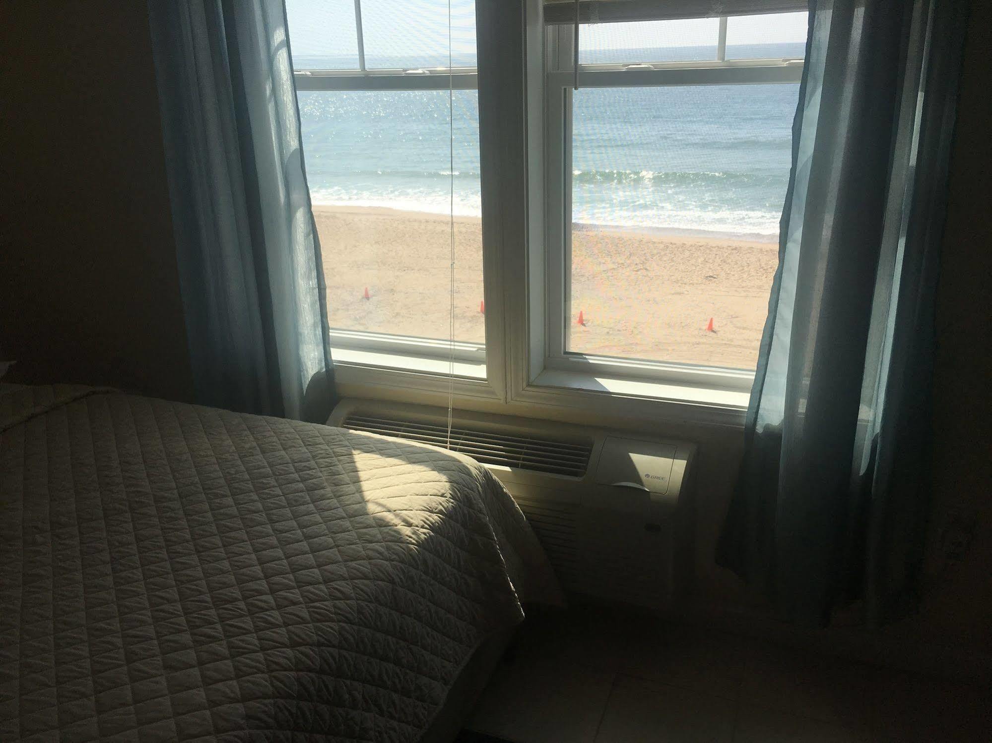 Misquamicut Beach Front Inn Уэстерли Экстерьер фото