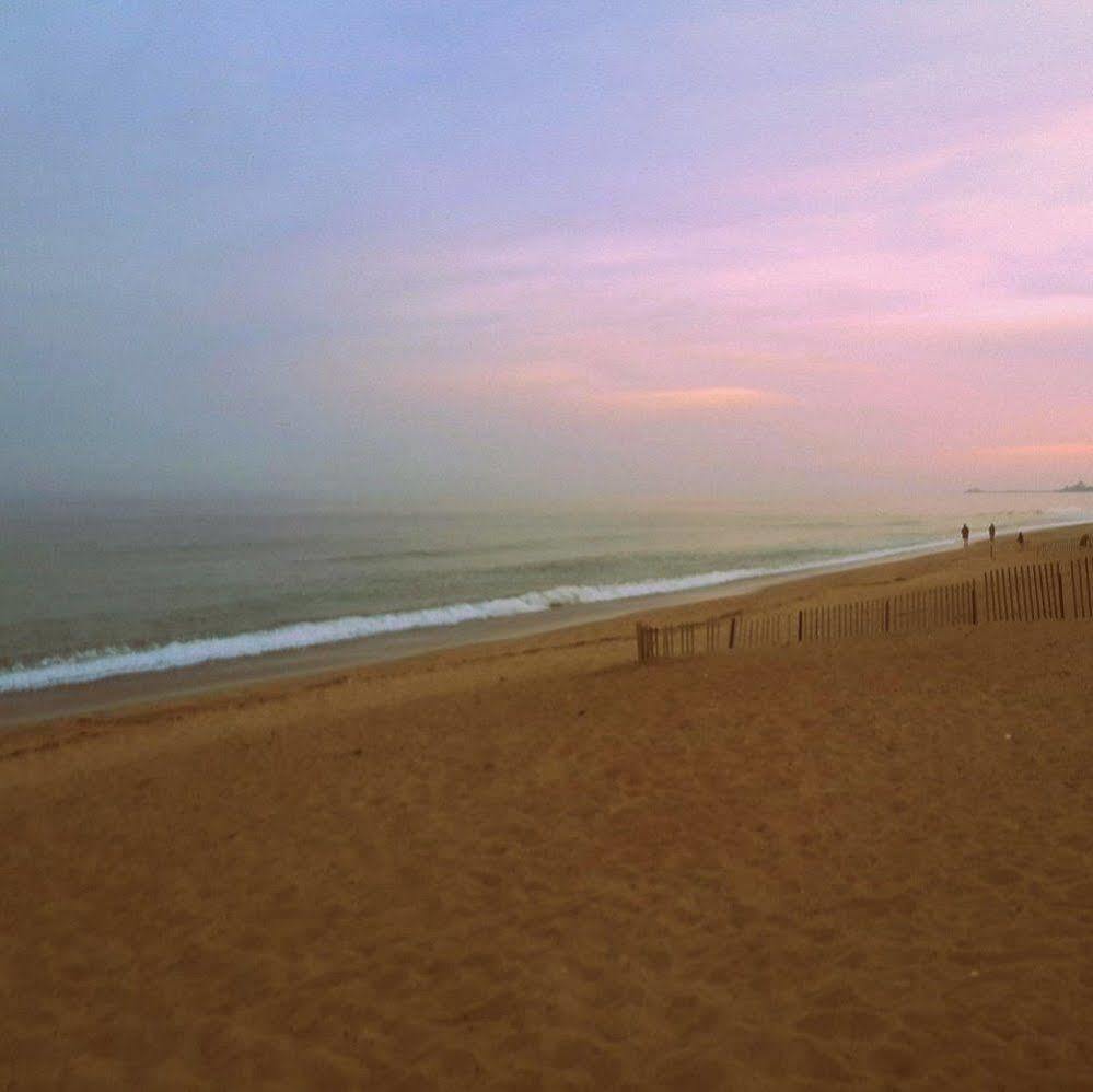 Misquamicut Beach Front Inn Уэстерли Экстерьер фото