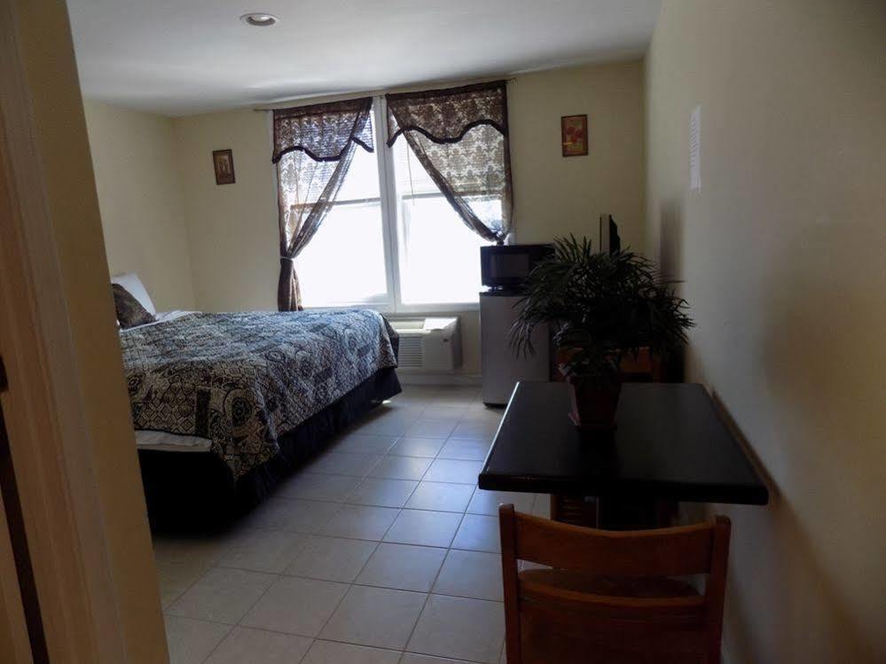 Misquamicut Beach Front Inn Уэстерли Экстерьер фото